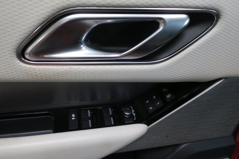 Land Rover Range Rover Velar (2018) D300 R-Dynamic SE, ČR, 1. maj. - fotka 9 z 50