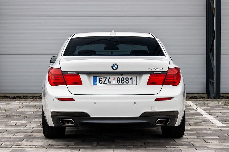 BMW Řada 7 - fotka 6 z 24