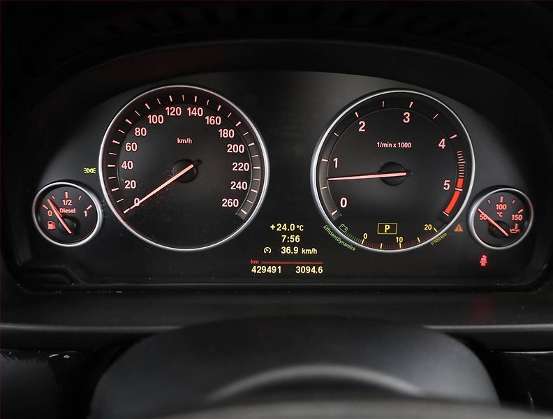 BMW Řada 5 (2010) 530d, Automat, Navi, Xenony - fotka 9 z 17
