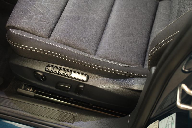 Volkswagen Passat (2023) 2.0TDI DSG Nez.Topení Matrix - fotka 17 z 39