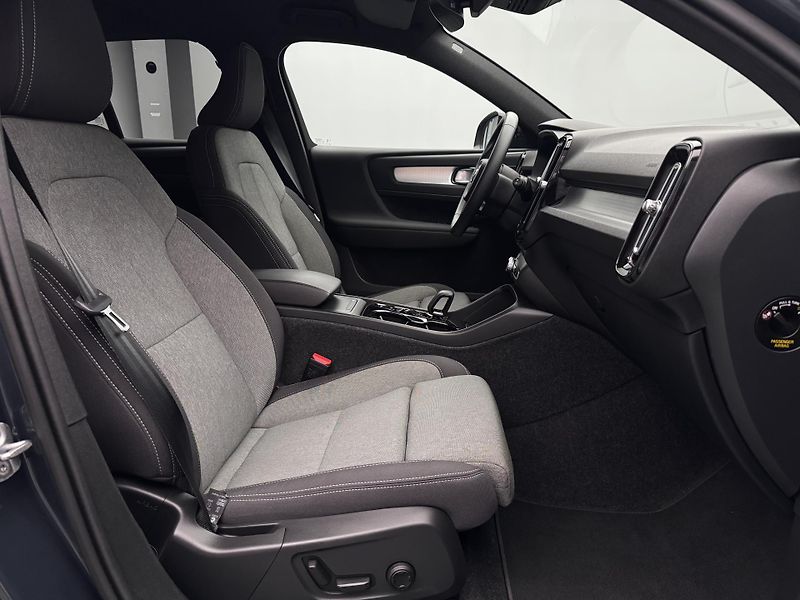 Volvo XC40 B3 DARK PLUS CZ 1.maj - fotka 23 z 48