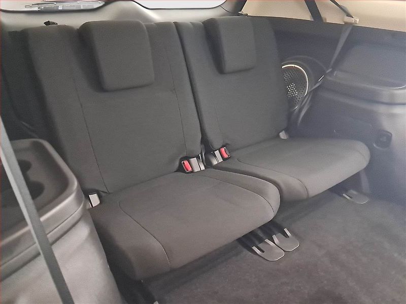 Mitsubishi Outlander (2016) 2.2 DI-D, 4X4, 7 míst, ČR - fotka 20 z 20