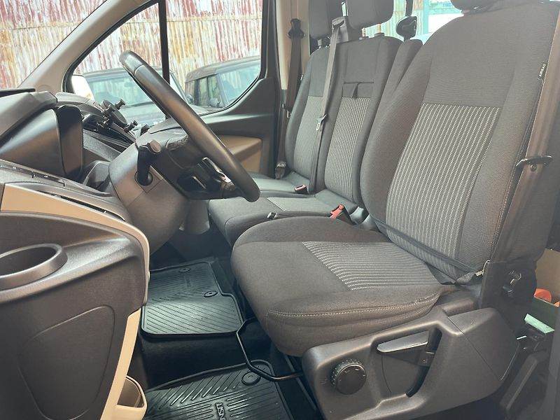 Ford Tourneo Custom (2014) 2,2TDCi 9míst PO VELKÉM SERVIS - fotka 17 z 21