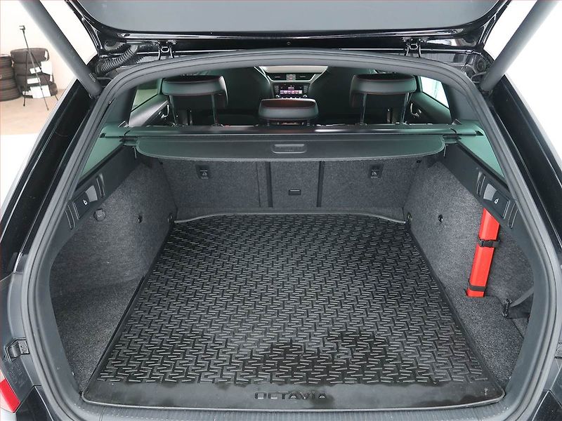 Škoda Octavia (2015) RS 2.0 TSI, Automat - fotka 14 z 22