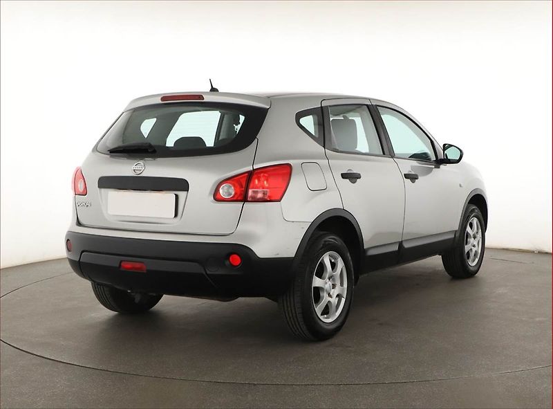 Nissan Qashqai (2010) 1.6 - fotka 5 z 14