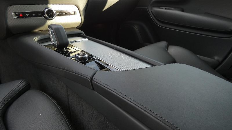 Volvo XC90 B5 AWD Plus Bright 7 míst - fotka 6 z 26