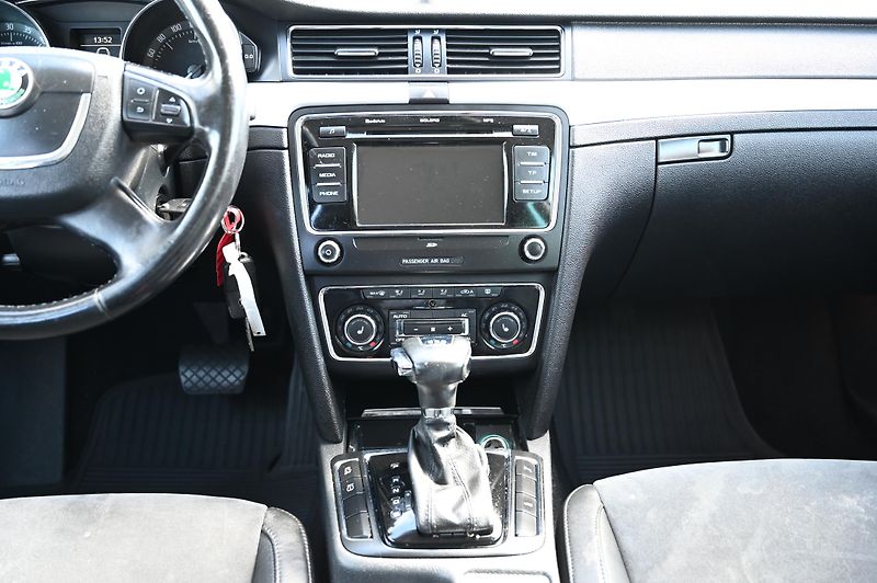 Škoda Superb 2.0TDI 125KW rezervace 3/2011 - fotka 11 z 43