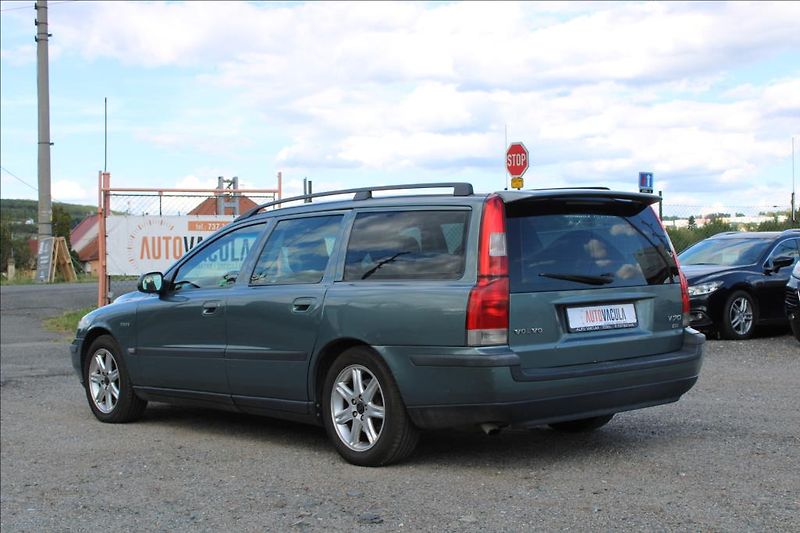 Volvo V70 2,4 D  D5, KLIMA, STK 8/2028 - fotka 7 z 26