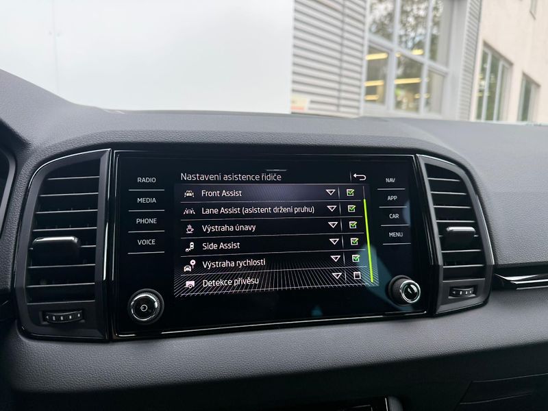 Škoda Karoq Sportline 1,5 TSI 110 kW DSG - fotka 16 z 25