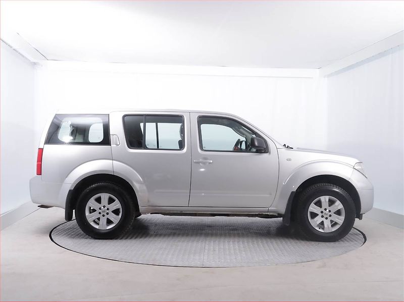 Nissan Pathfinder (2007) 2.5 dCi , 4X4 - fotka 6 z 17