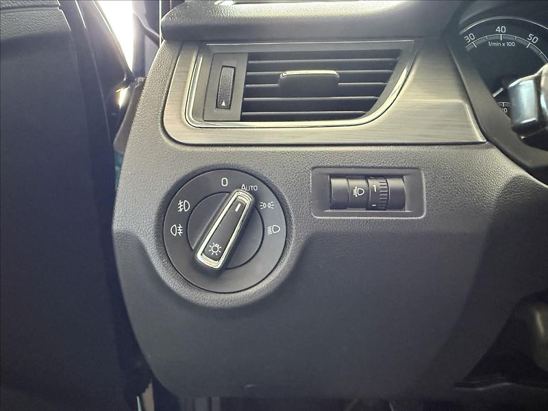 Škoda Rapid 1,0   TSI 81kW,CLEVER,SERVISKA - fotka 12 z 24