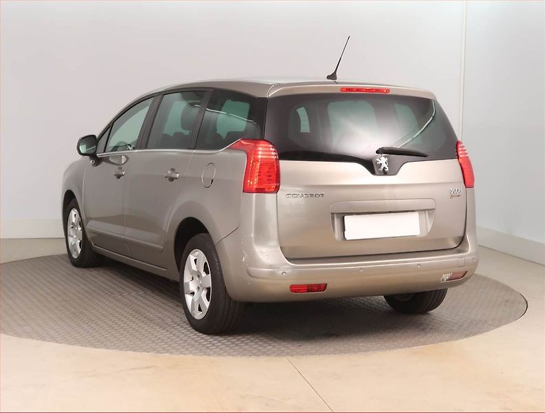 Peugeot 5008 (2012) 1.6 HDi, Serv.kniha, Tempomat - fotka 4 z 15