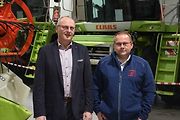 Světla, koledy a obří stroje. Rozsvícení vánočního kombajnu zahájilo advent v Jičíně