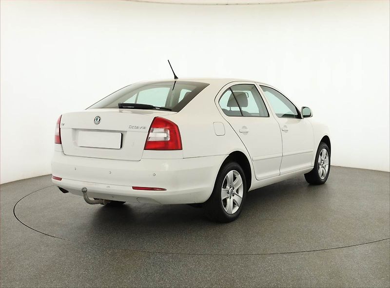 Škoda Octavia (2011) 2.0 TDI, Tempomat - fotka 5 z 14