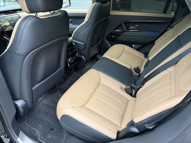Land Rover Range Rover Sport (2025) 3,0 AUTOBIOGRAPHY P550e - fotka 38 z 48