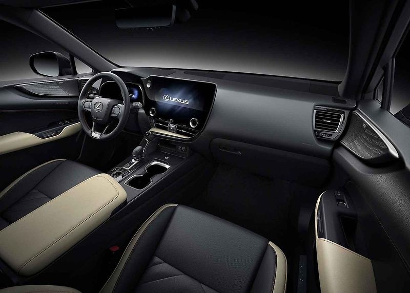 Lexus NX během testovací jízdy