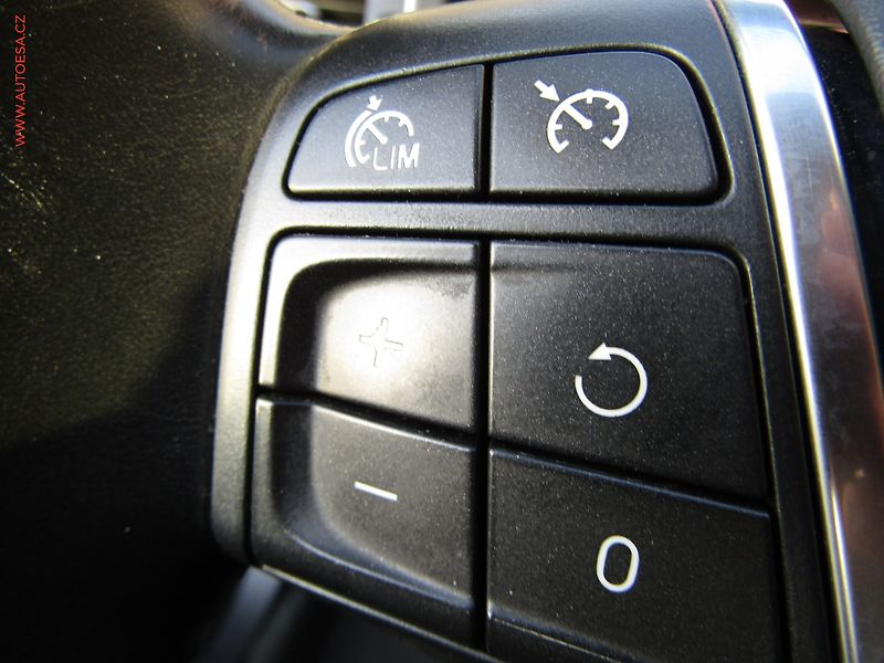 Volvo V60 (2014) 2.0 D, ČR, AC, TZ, park.asist - fotka 15 z 19