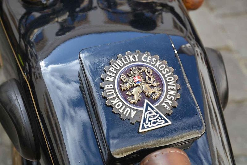 Automobiloví a motocykloví veteráni se vydali v neděli na tradiční jízdu Ze zámku na hrad. Start byl na Horním náměstí v Přerově, kde si lidé užili bohatý program.