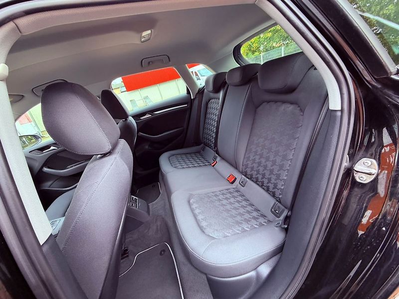 Audi A3 1.4 Sportback, 1.Maj, Serviska - fotka 12 z 27