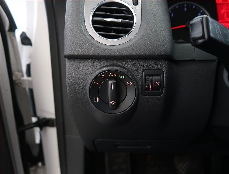 Volkswagen Tiguan (2009) 2.0 TDI, 4X4, Automat, Navi - fotka 21 z 22