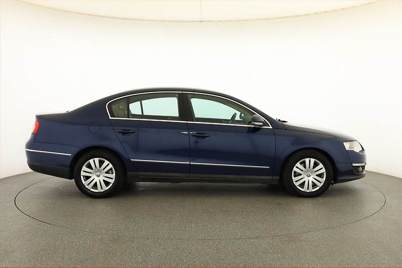 Volkswagen Passat (2005) 2.0 TDI, nová STK - fotka 6 z 15