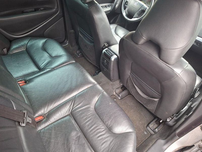 Volvo XC70 (2005) 2.4 D5 120kW AWD -PLNÝ SERVIS! - fotka 25 z 43
