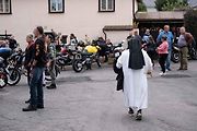 Motorkáři se sjeli na žehnání v bazilice v Jablonném.