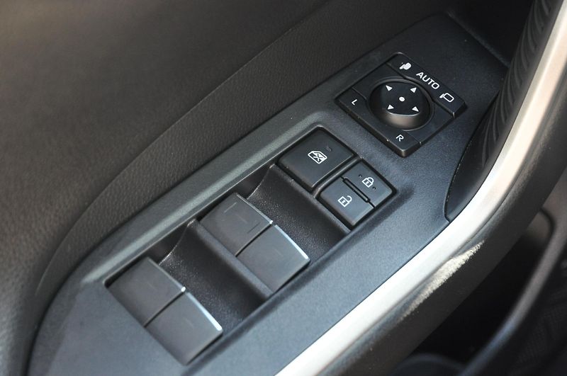 Toyota RAV4 2.5 Hybrid 131kW 4x4 Kůže - fotka 18 z 21