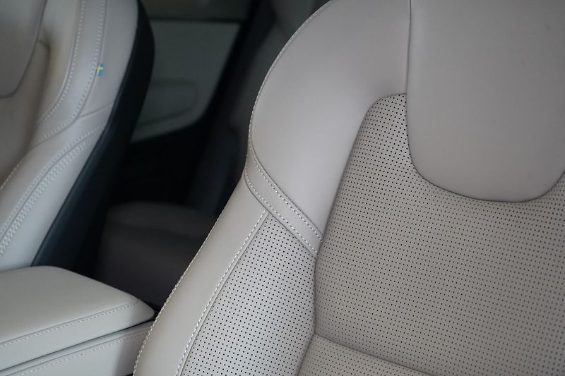 Volvo XC90 T8 PLUS Bright, Vzduch, 360° - fotka 22 z 50