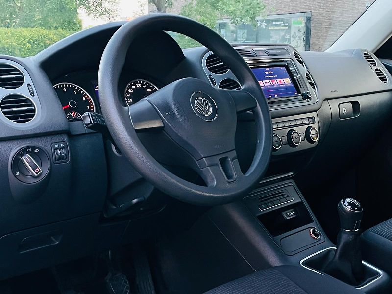Volkswagen Tiguan 1.4TSI MANUÁL SERVISKA SENZORY - fotka 24 z 45