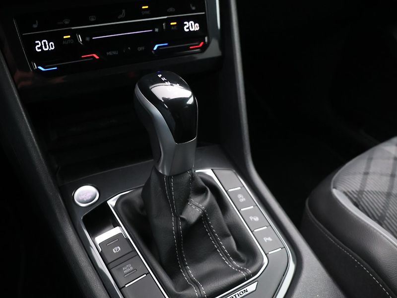Volkswagen Tiguan 2.0 TDI 110kW DSG 4x4 R-Line D - fotka 24 z 33
