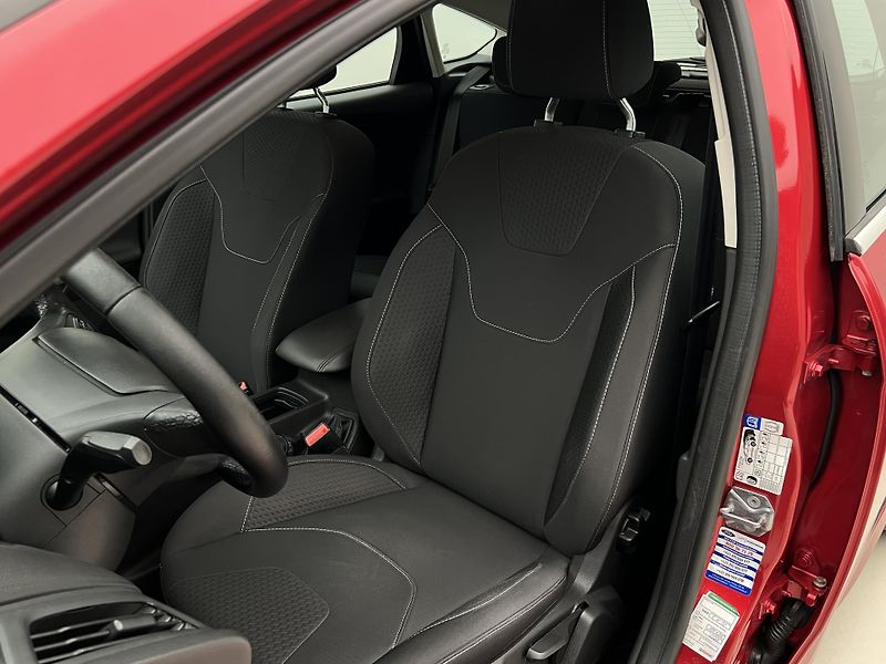 Ford Focus 1.5 ECOBOOST MAN 1. maj. - fotka 15 z 36