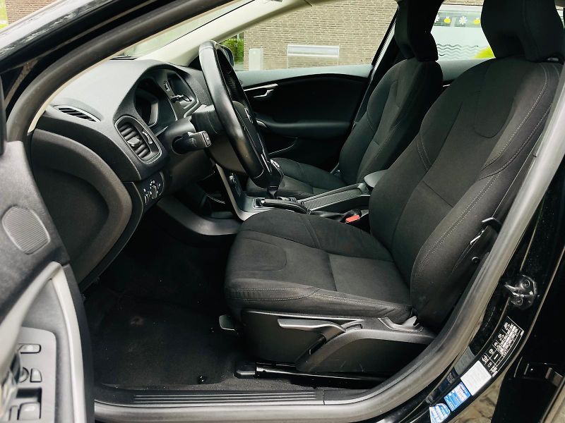 Volvo V40 2.0D3 5VÁLEC MANUÁL 1MAJITEL - fotka 28 z 41