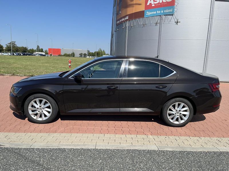 Škoda Superb 2.0 TDi DSG Style Plus - fotka 8 z 38