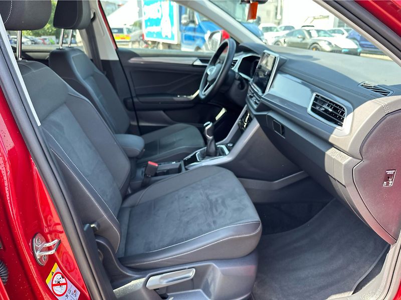 Volkswagen T-Roc Style 1.5 TSI 110kW Man. 6 - fotka 23 z 24
