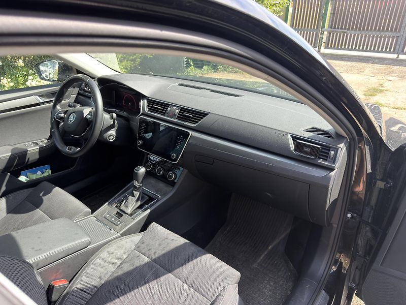 Škoda Superb (2023) - fotka 17 z 23