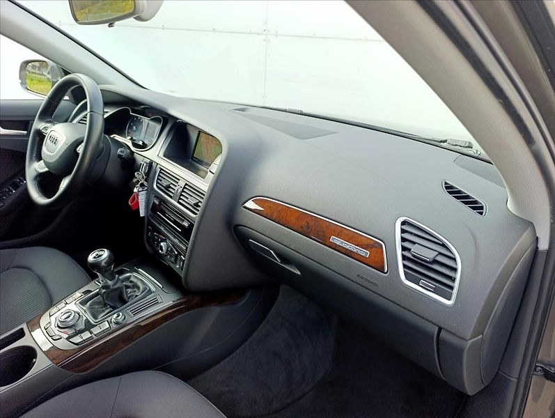 Audi A4 1,8 TFSi Quattro Navi Tempomat - fotka 26 z 34