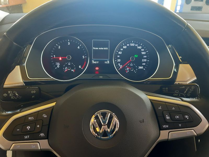 Volkswagen Passat 2.0 TDI COMBI NAVI LED APP  - fotka 16 z 28