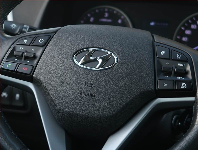 Hyundai Tucson (2016) Trikolor 1.7 CRDi, ČR,1.maj - fotka 17 z 23
