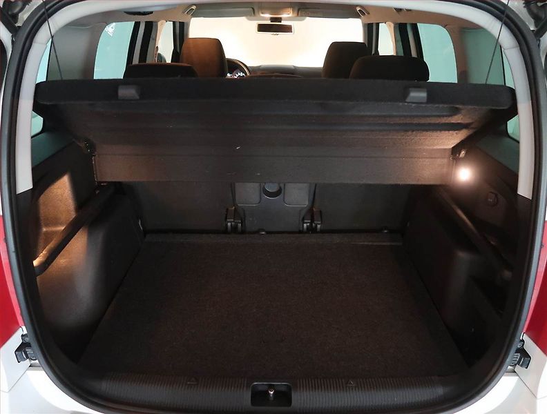 Škoda Yeti (2014) 2.0 TDI, 4X4, Park. senzory - fotka 13 z 16