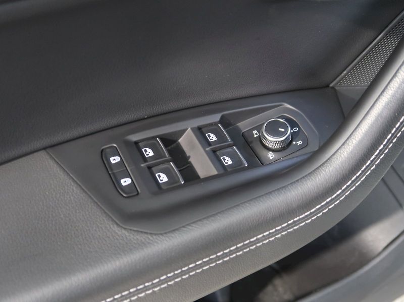Volkswagen Touareg (2021) R-LINE 3.0TDI 170KW 4x4  TAŽNÉ - fotka 36 z 44