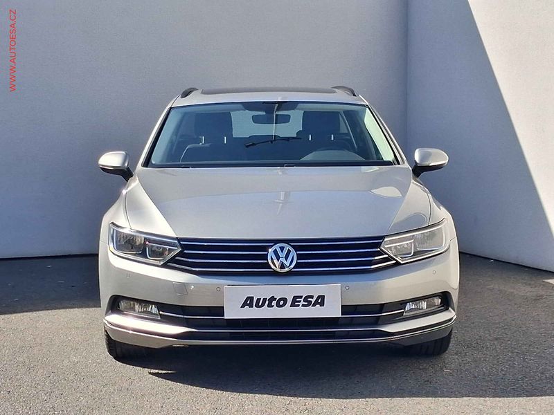 Volkswagen Passat (2015) 1.4 TSi, Comfortline, panor - fotka 2 z 18