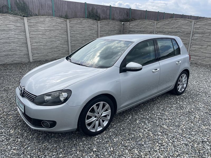 Volkswagen Golf 1.6TDi 105PS  6 HIGHLINE TOP!! - fotka 74 z 176