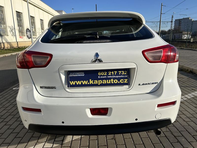 Mitsubishi Lancer 1.6 i MIVEC Sportback - fotka 8 z 39