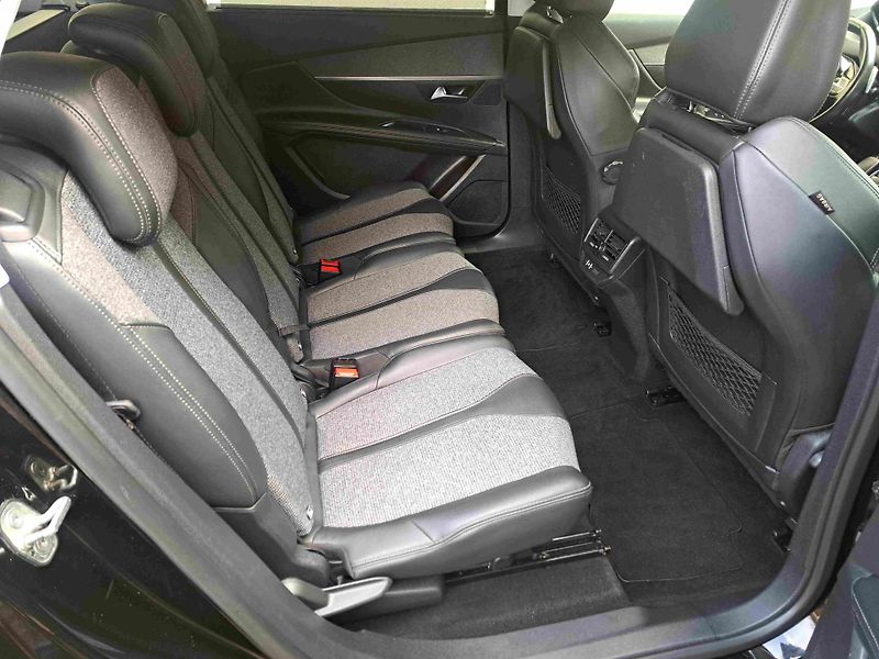 Peugeot 5008 (2019) 1,2 PT EAT8 ALLURE 18ALU NAVI  - fotka 10 z 24