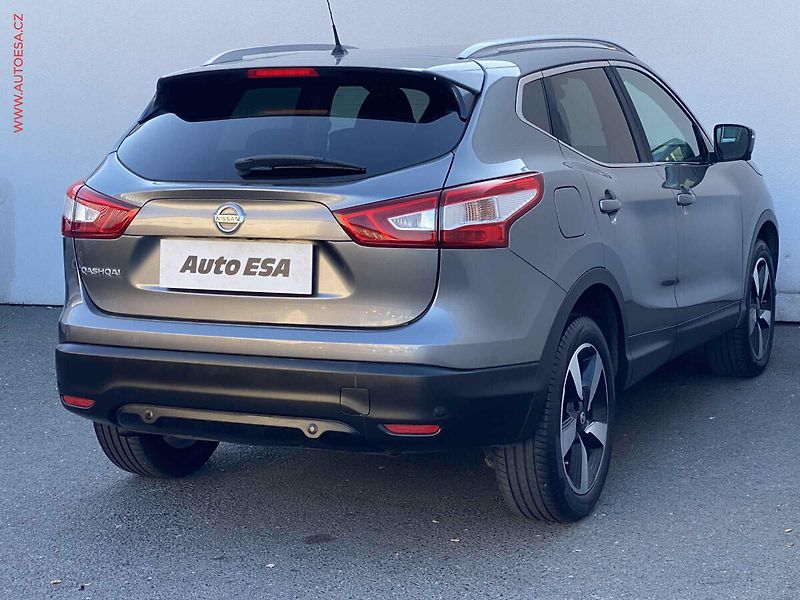 Nissan Qashqai (2016) 1.2 DiG-T, Acenta, kamera - fotka 4 z 18