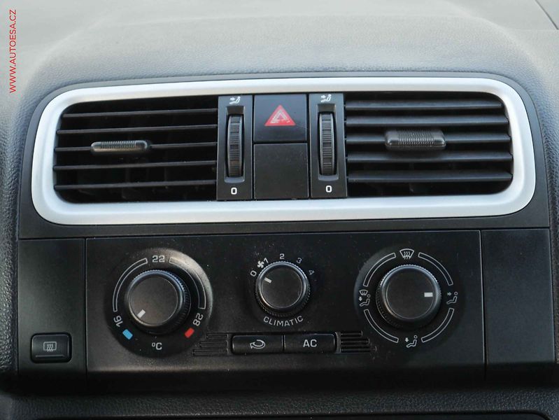 Škoda Fabia (2009) 1.2 HTP, Klima - fotka 11 z 14