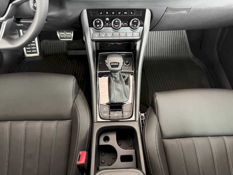 Škoda Karoq (2025) Sportline 1.5 TSI / 110 kW DSG - fotka 20 z 31