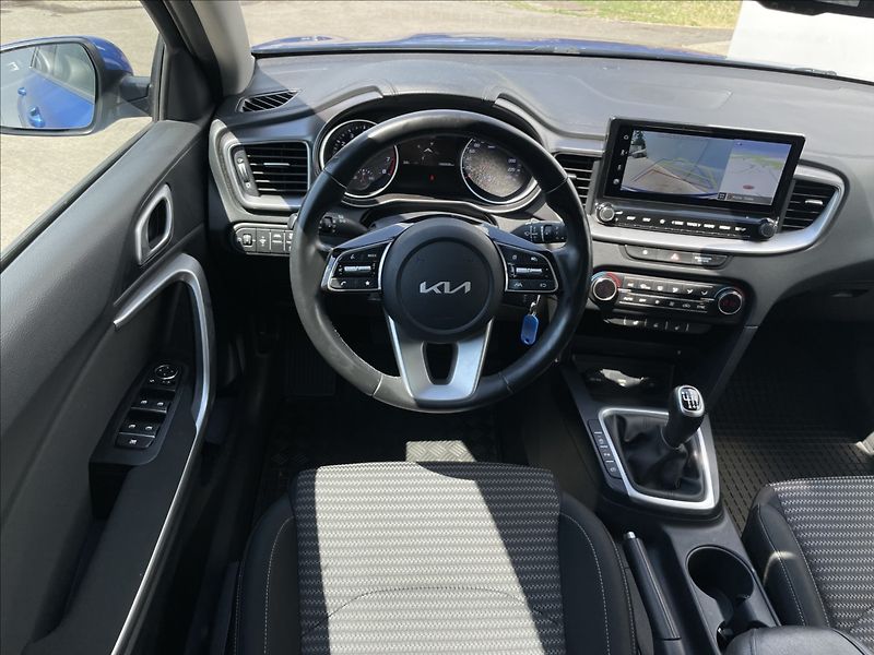 Kia Ceed 1,5 T-GDI Combi Top PDC  SW - fotka 7 z 22