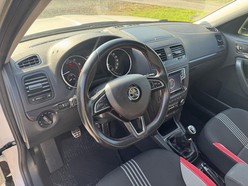 Škoda Yeti 1.4 TSI MONTE CARLO 2015 - fotka 12 z 14